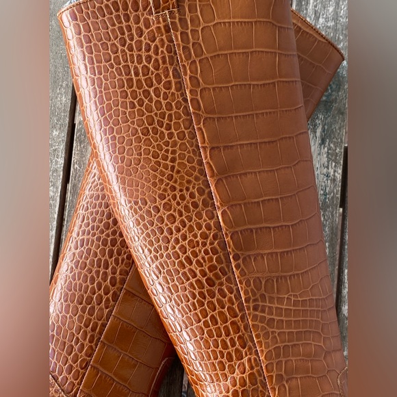 VERONICA BEARD Abella Boots. Color is Honey. Size 6.5 - Picture 8 of 12